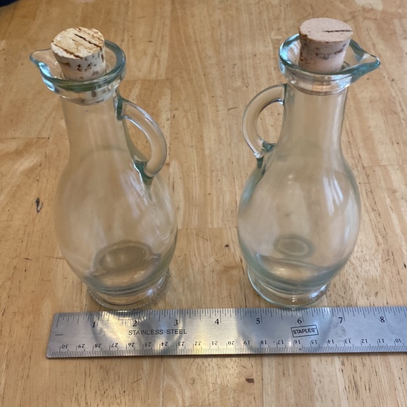 Oil and vinegar cruet set. Clear. About 7 inches. - Picture 4 of 4
